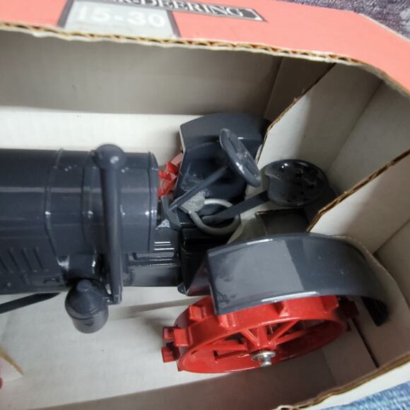 Vtg 1992 Scale model 1/16 IH Case 15-30 on steel w/frontend diecast tractor gray - Picture 5 of 11